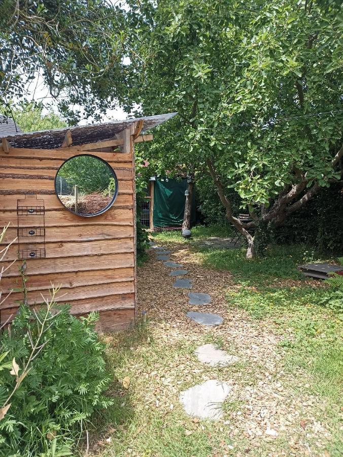 L'Echappee Au Jardin, Yourte Bucolique Godinne Bagian luar foto